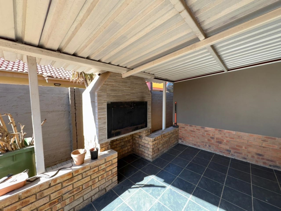 3 Bedroom Property for Sale in Waterkloof East North West